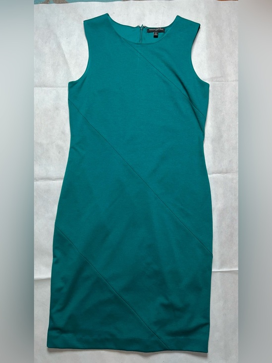 Banana Republic Factory Dresses & Skirts - Banana Republic green sleeveless fitted dress size 12